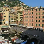 Da Un'antica Dimora Di Pescatori Sul Porticciolo * Camogli
