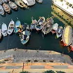 Da Un'antica Dimora Di Pescatori Sul Porticciolo Camogli
