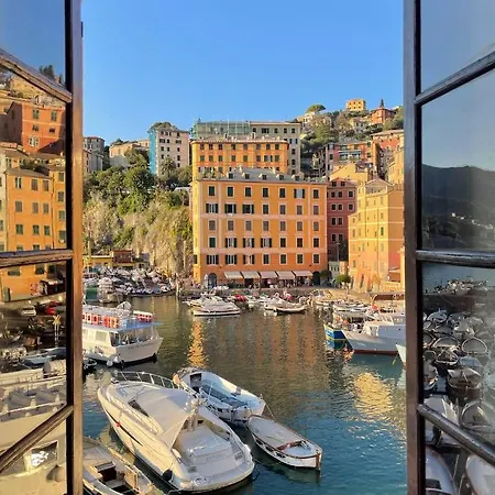Da Un'antica Dimora Di Pescatori Sul Porticciolo Camogli